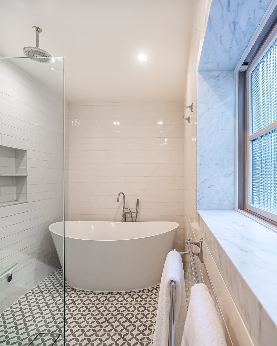 Freestanding tub with patterned tile floor